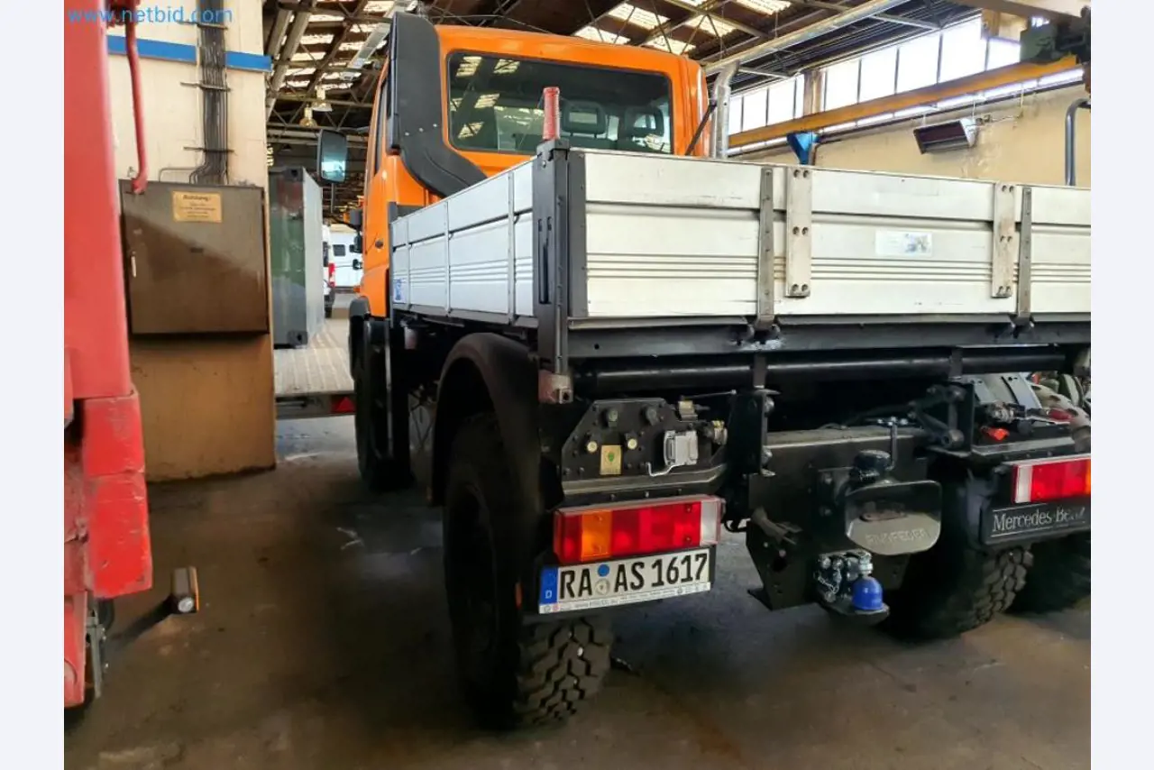 Likwidacja magazynu firmy usługowej, pojazdy, wyposażenie magazynu-14