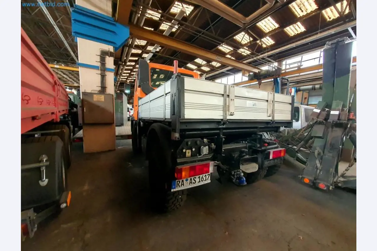 Likwidacja magazynu firmy usługowej, pojazdy, wyposażenie magazynu-15