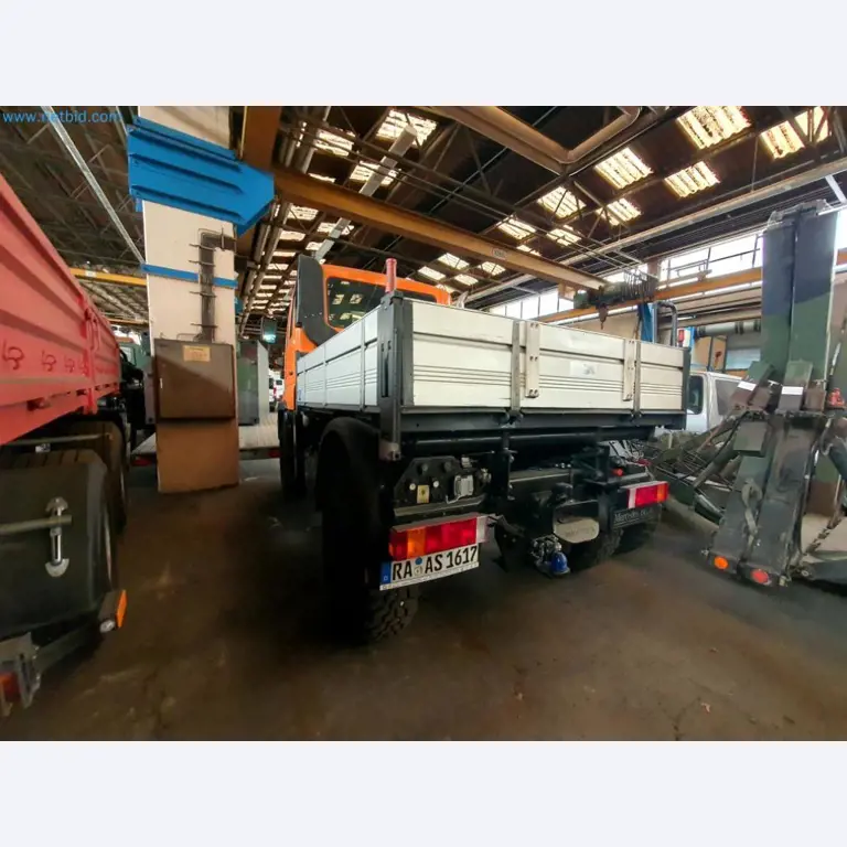 Likwidacja magazynu firmy usługowej, pojazdy, wyposażenie magazynu-15