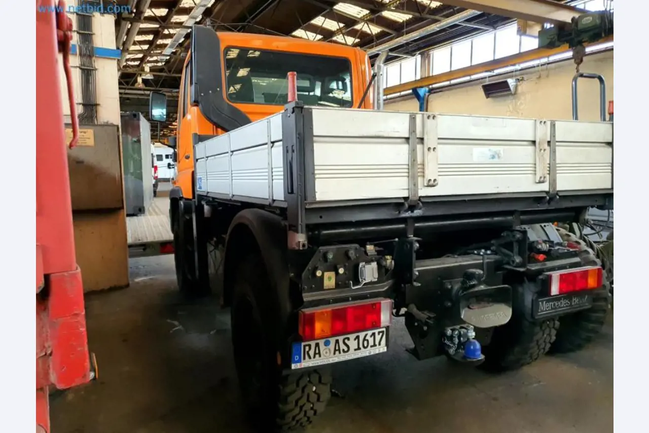 Likwidacja magazynu firmy usługowej, pojazdy, wyposażenie magazynu-16