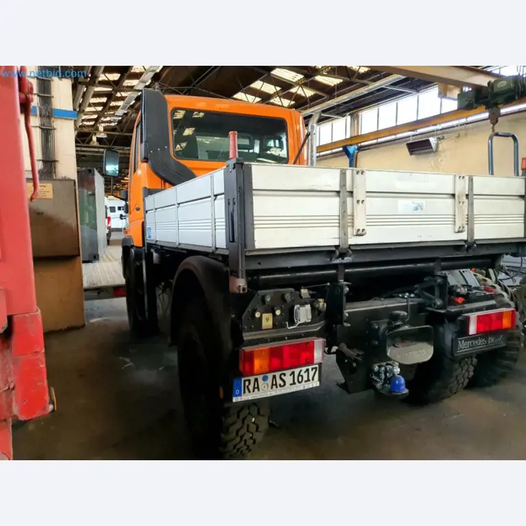 Likwidacja magazynu firmy usługowej, pojazdy, wyposażenie magazynu-16