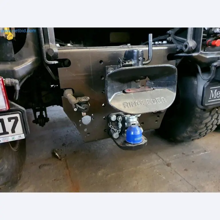 Likwidacja magazynu firmy usługowej, pojazdy, wyposażenie magazynu-17