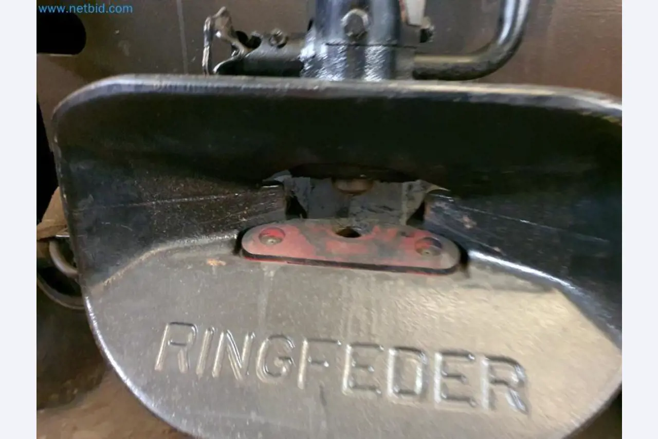 Likwidacja magazynu firmy usługowej, pojazdy, wyposażenie magazynu-19