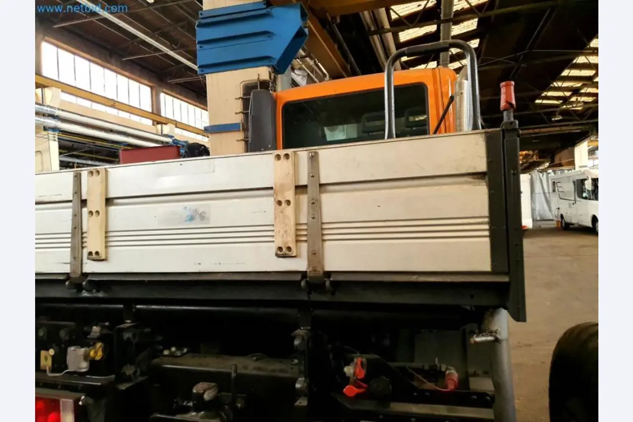 Likwidacja magazynu firmy usługowej, pojazdy, wyposażenie magazynu-21