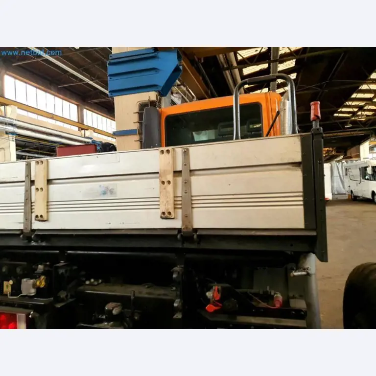 Likwidacja magazynu firmy usługowej, pojazdy, wyposażenie magazynu-21