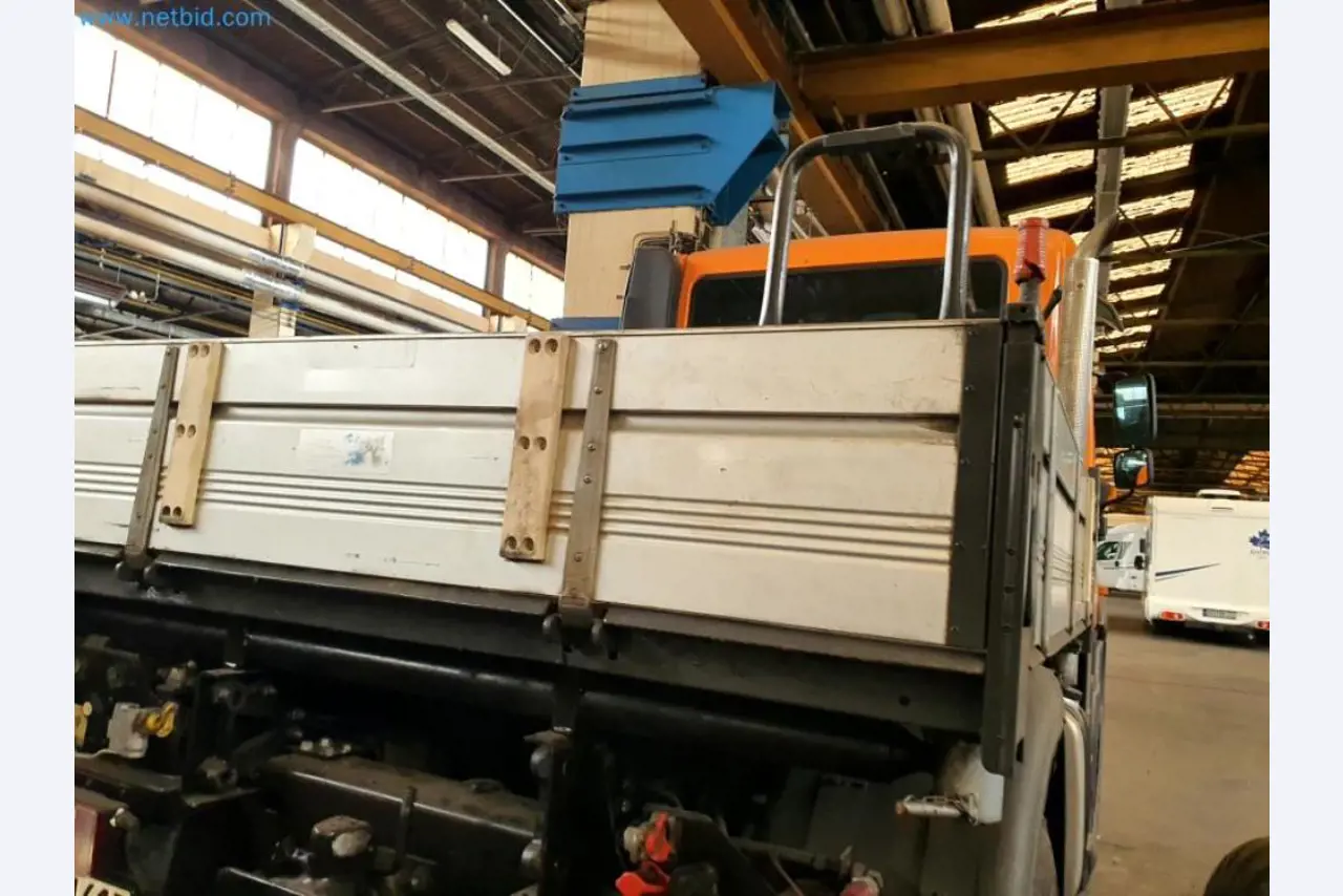 Likwidacja magazynu firmy usługowej, pojazdy, wyposażenie magazynu-22