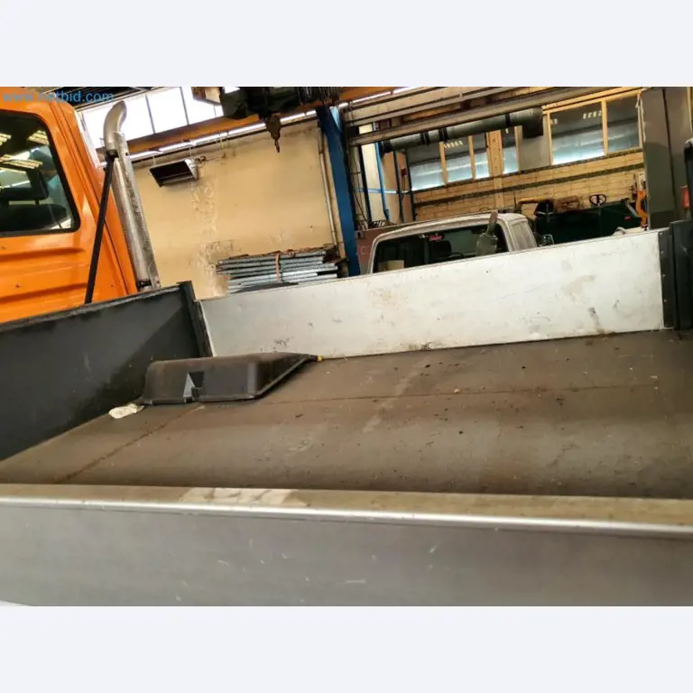 Likwidacja magazynu firmy usługowej, pojazdy, wyposażenie magazynu-23