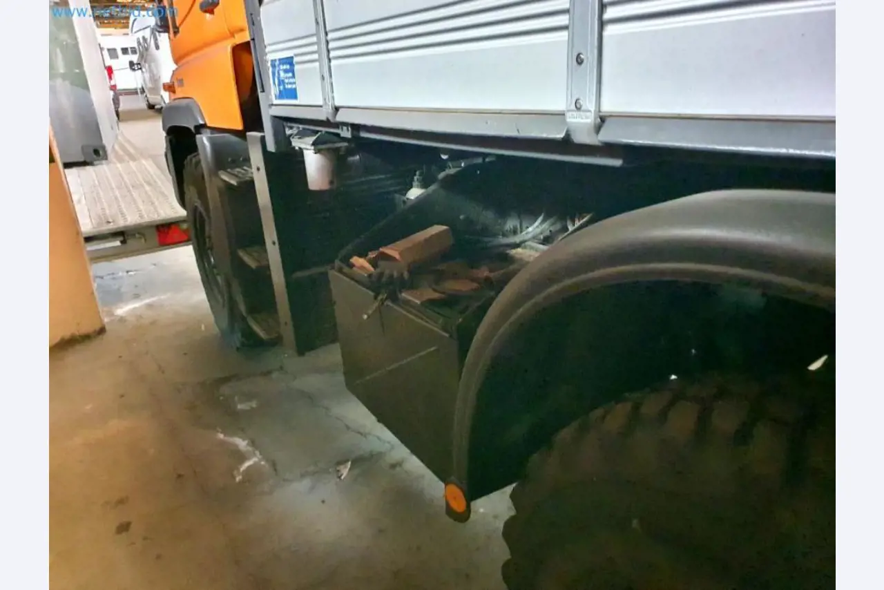 Likwidacja magazynu firmy usługowej, pojazdy, wyposażenie magazynu-25