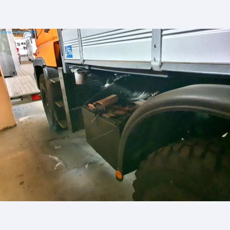 Likwidacja magazynu firmy usługowej, pojazdy, wyposażenie magazynu-25