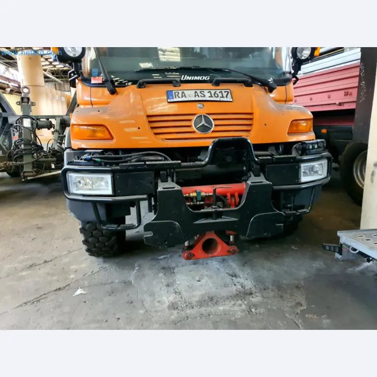 Likwidacja magazynu firmy usługowej, pojazdy, wyposażenie magazynu-26