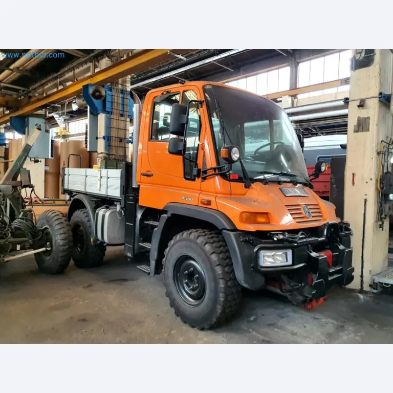 Likwidacja magazynu firmy usługowej, pojazdy, wyposażenie magazynu-27