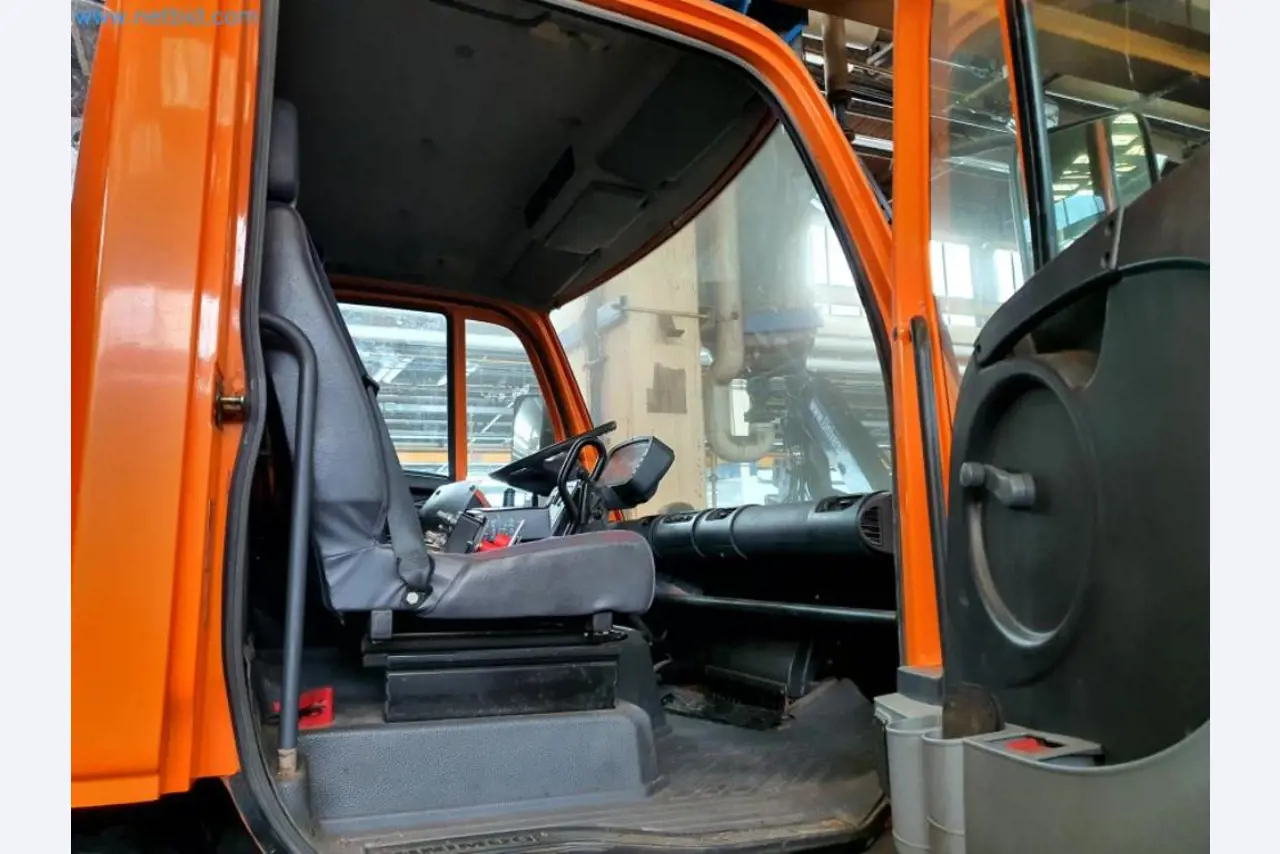 Likwidacja magazynu firmy usługowej, pojazdy, wyposażenie magazynu-29