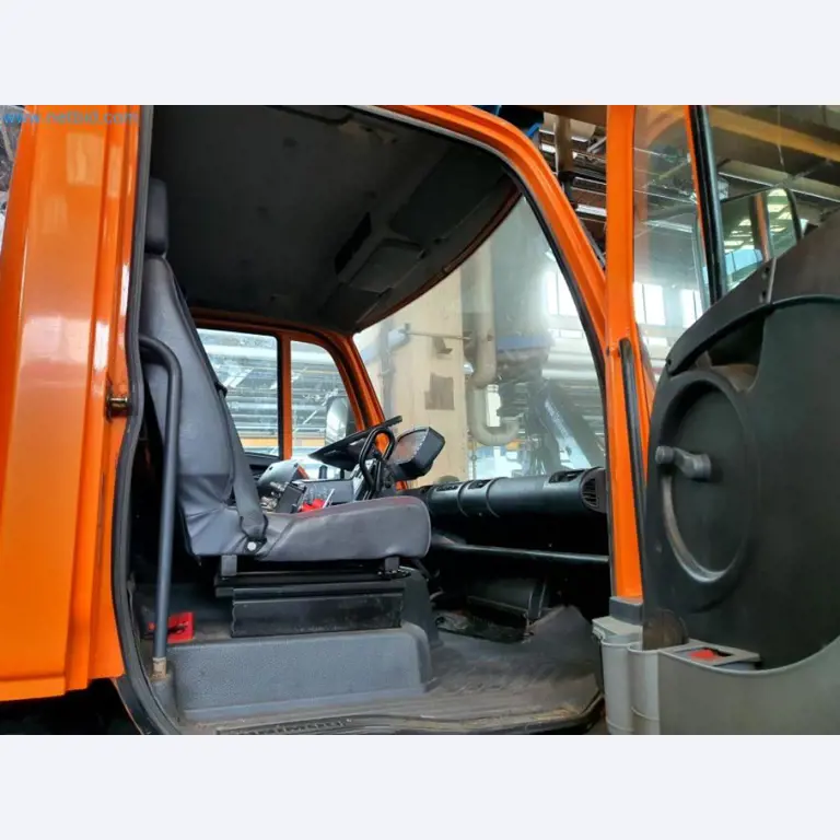 Likwidacja magazynu firmy usługowej, pojazdy, wyposażenie magazynu-29