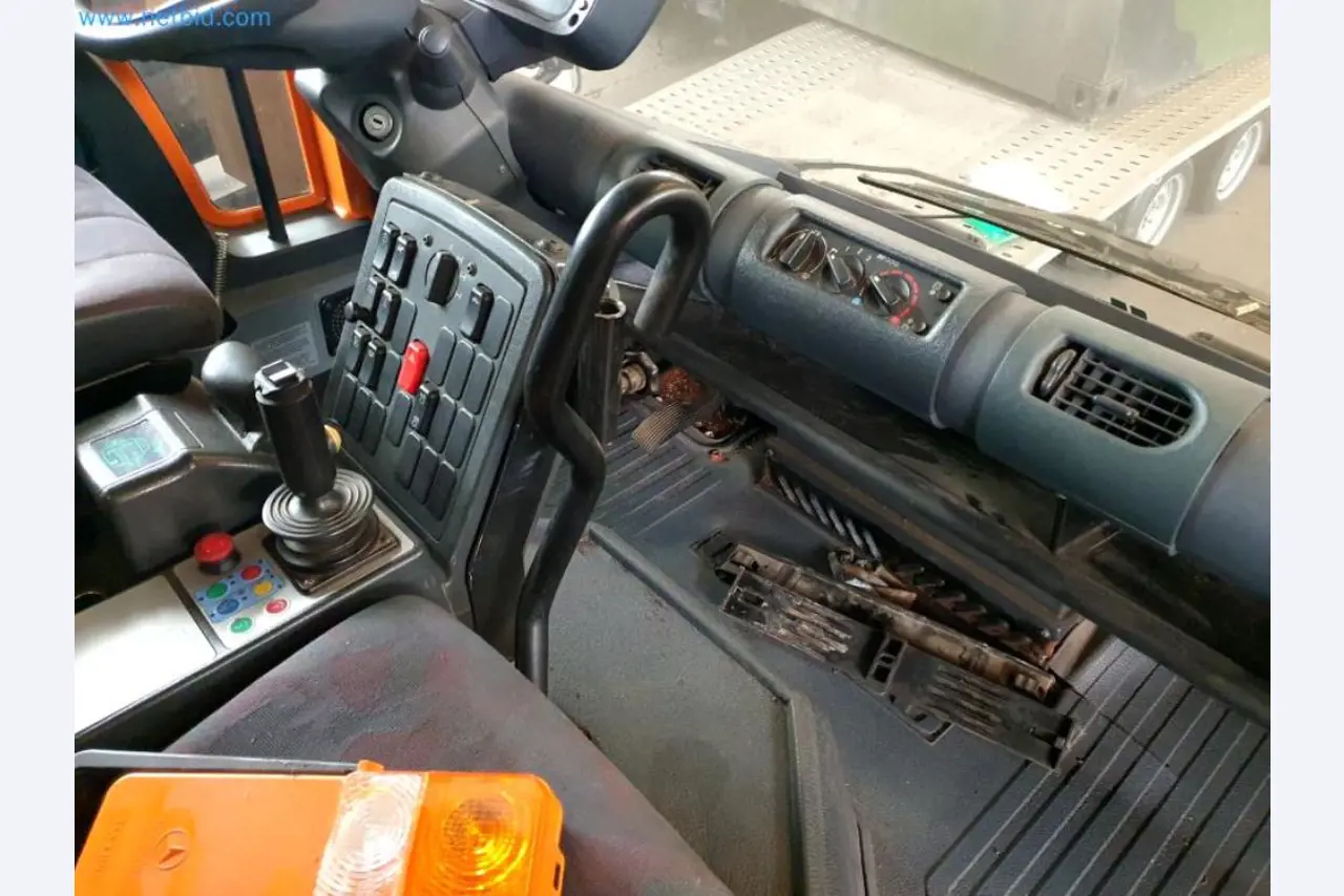 Likwidacja magazynu firmy usługowej, pojazdy, wyposażenie magazynu-32