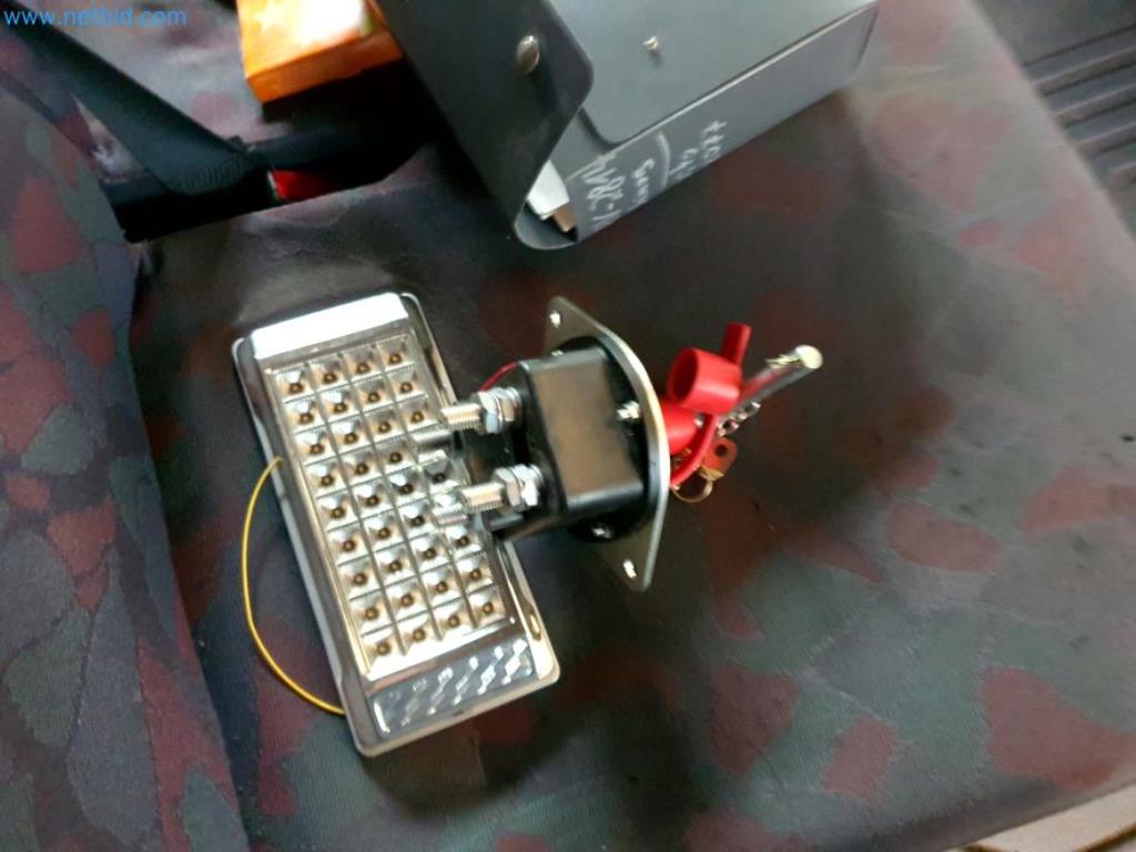 Liquidación de almacén de una empresa de servicios, vehículos, equipos de almacén-33