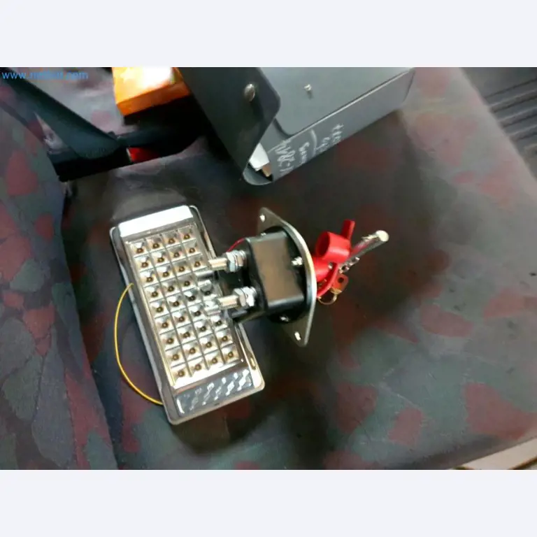 Likwidacja magazynu firmy usługowej, pojazdy, wyposażenie magazynu-33