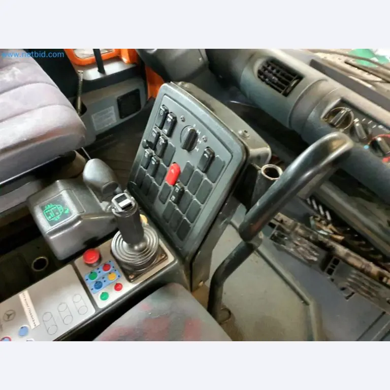 Likwidacja magazynu firmy usługowej, pojazdy, wyposażenie magazynu-34