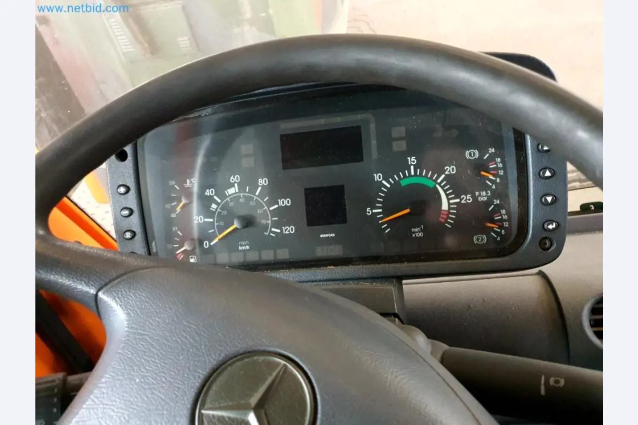 Likwidacja magazynu firmy usługowej, pojazdy, wyposażenie magazynu-35