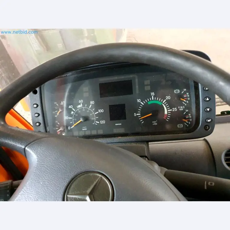 Likwidacja magazynu firmy usługowej, pojazdy, wyposażenie magazynu-35