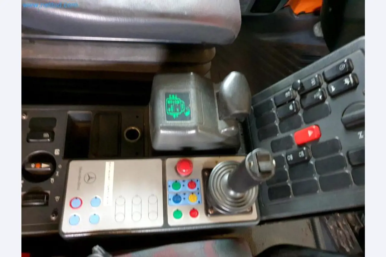 Likwidacja magazynu firmy usługowej, pojazdy, wyposażenie magazynu-37