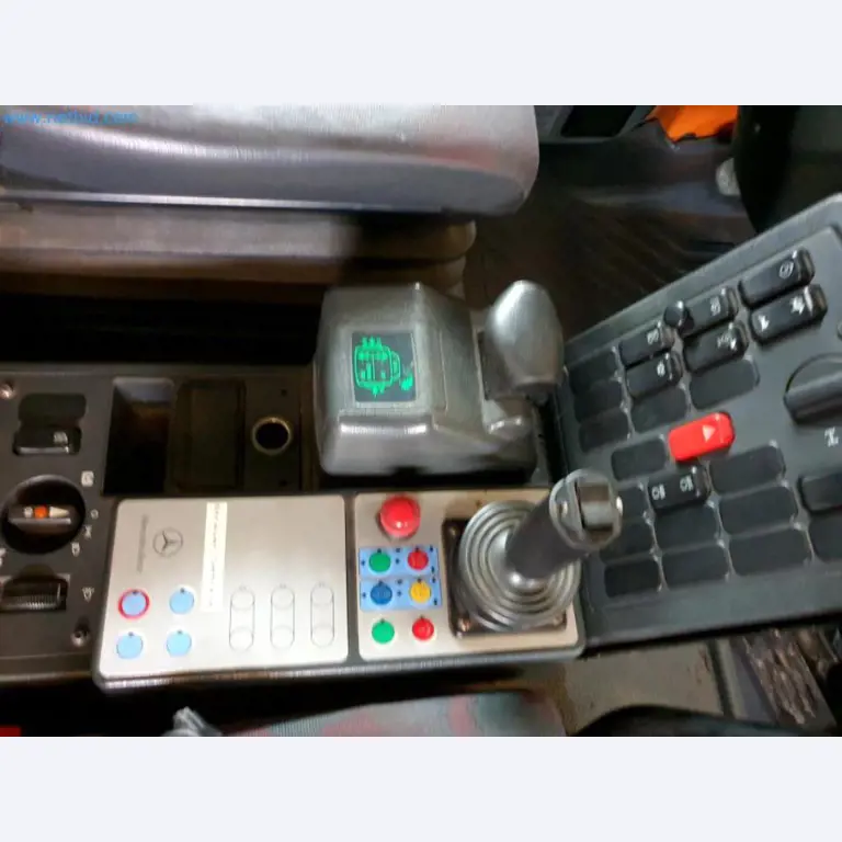 Likwidacja magazynu firmy usługowej, pojazdy, wyposażenie magazynu-37