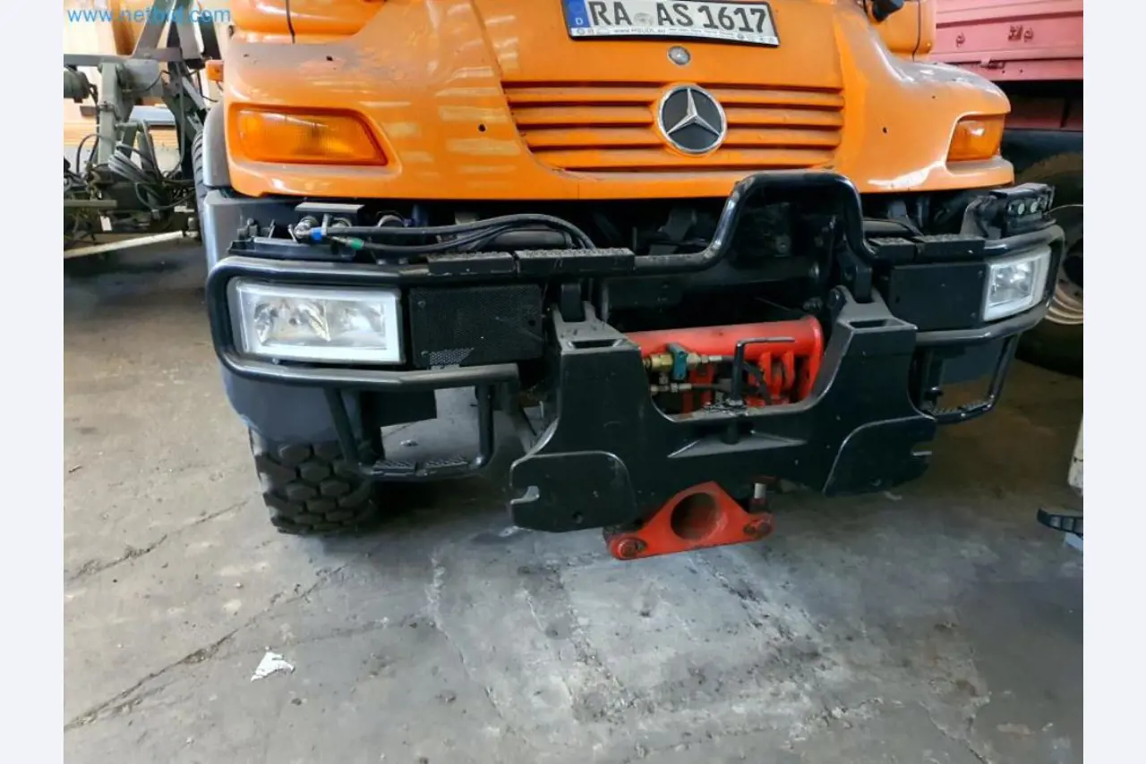 Likwidacja magazynu firmy usługowej, pojazdy, wyposażenie magazynu-41