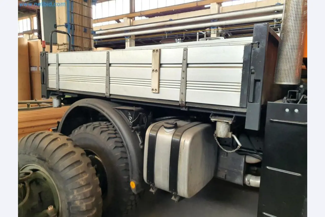 Likwidacja magazynu firmy usługowej, pojazdy, wyposażenie magazynu-42