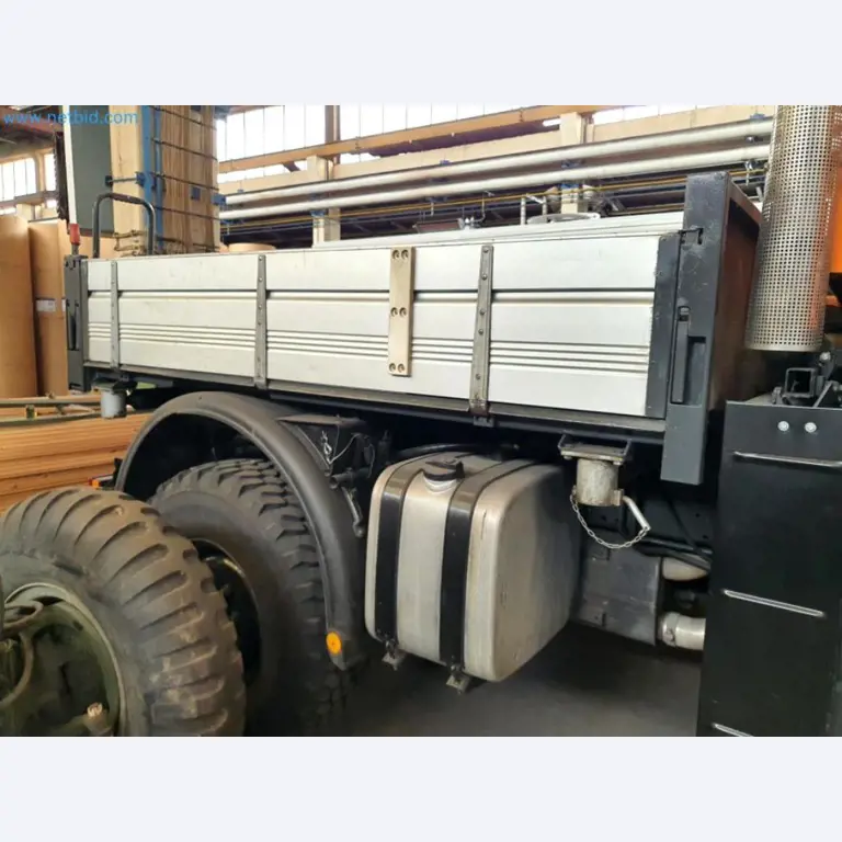 Likwidacja magazynu firmy usługowej, pojazdy, wyposażenie magazynu-42