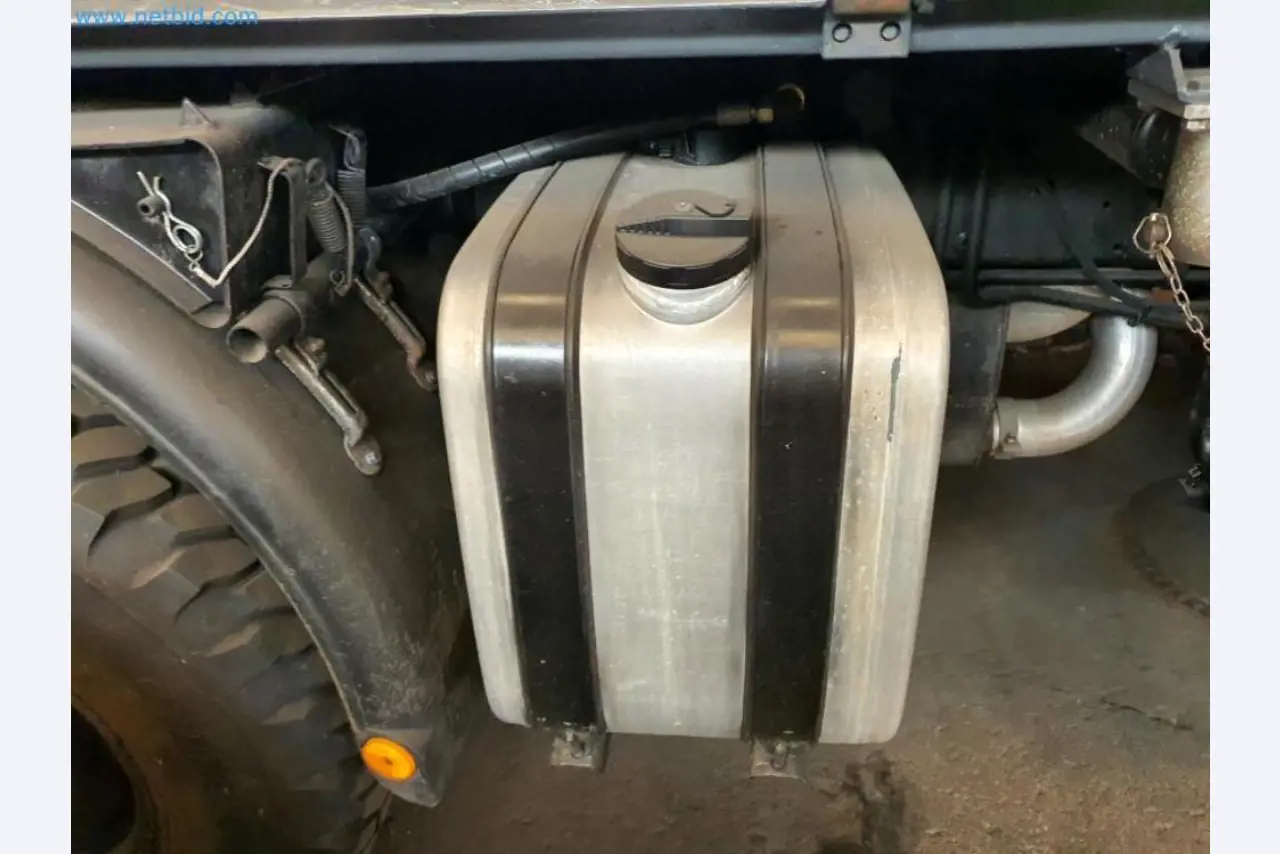 Likwidacja magazynu firmy usługowej, pojazdy, wyposażenie magazynu-43