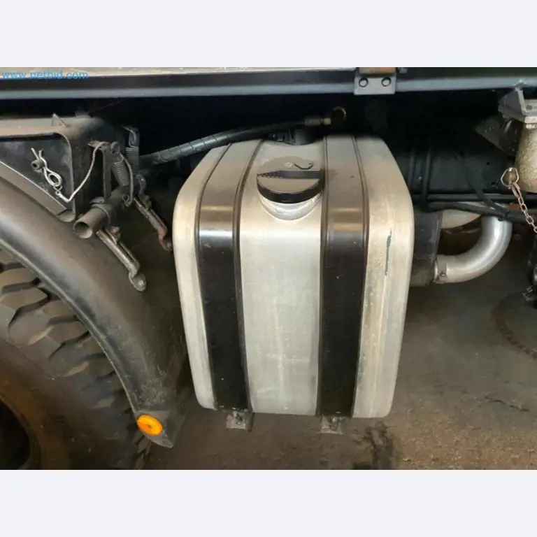 Likwidacja magazynu firmy usługowej, pojazdy, wyposażenie magazynu-43