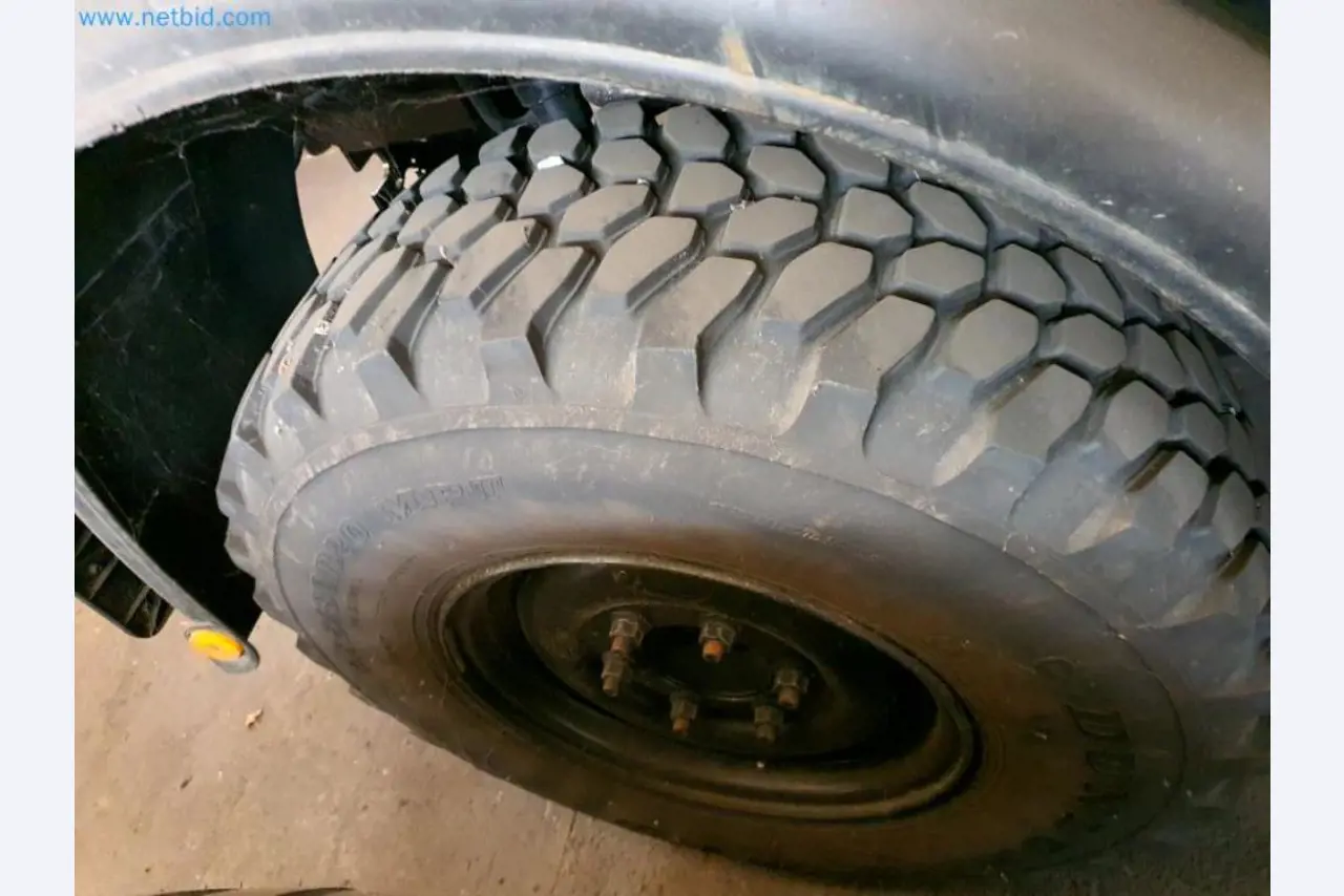 Likwidacja magazynu firmy usługowej, pojazdy, wyposażenie magazynu-44