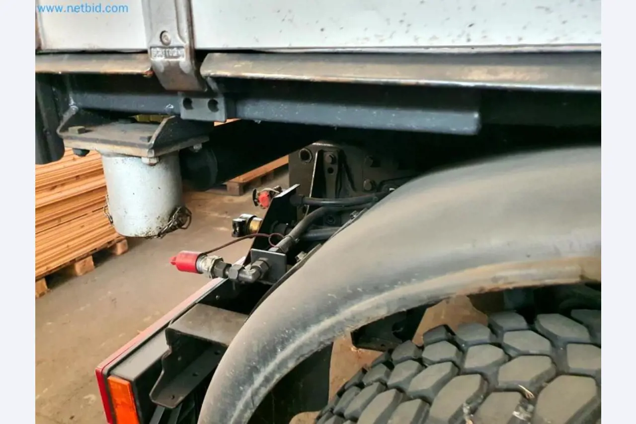 Likwidacja magazynu firmy usługowej, pojazdy, wyposażenie magazynu-45