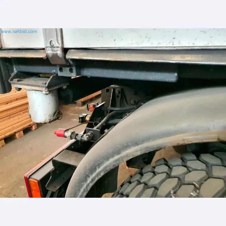 Likwidacja magazynu firmy usługowej, pojazdy, wyposażenie magazynu-45