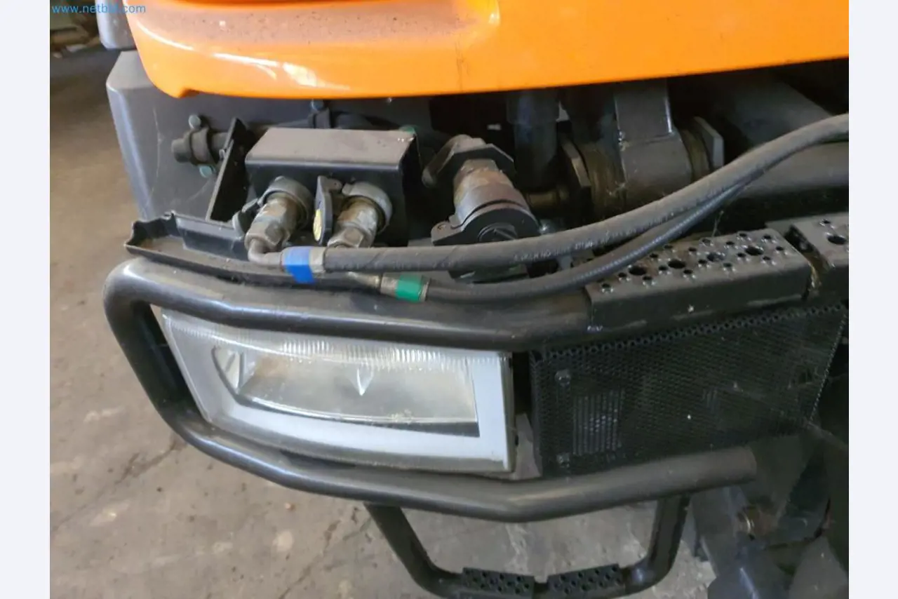 Likwidacja magazynu firmy usługowej, pojazdy, wyposażenie magazynu-47