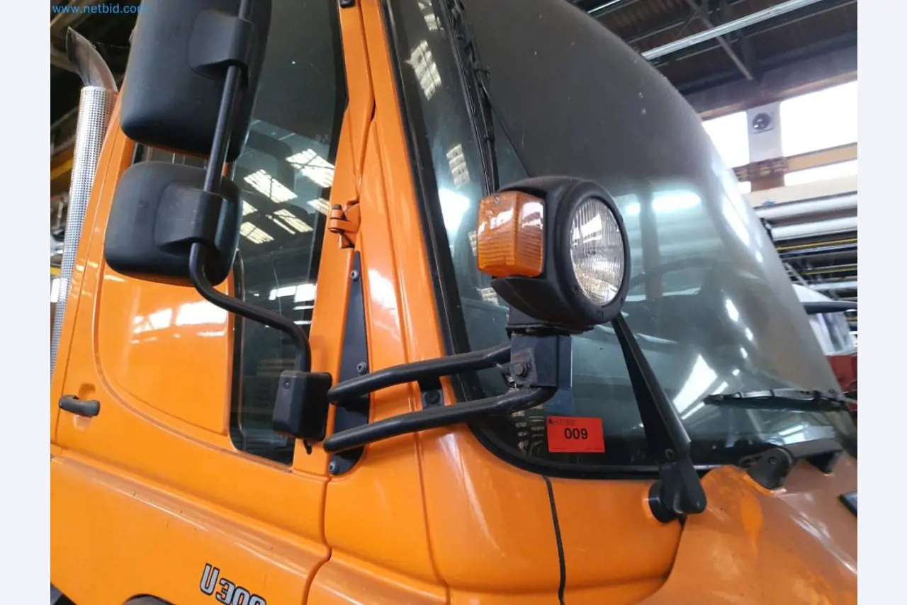 Likwidacja magazynu firmy usługowej, pojazdy, wyposażenie magazynu-48