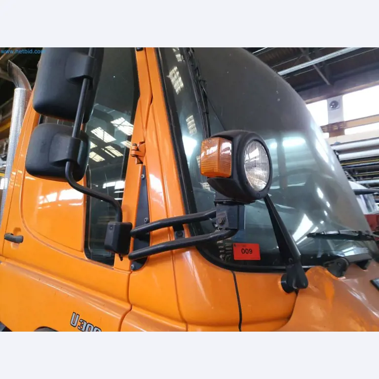 Likwidacja magazynu firmy usługowej, pojazdy, wyposażenie magazynu-48