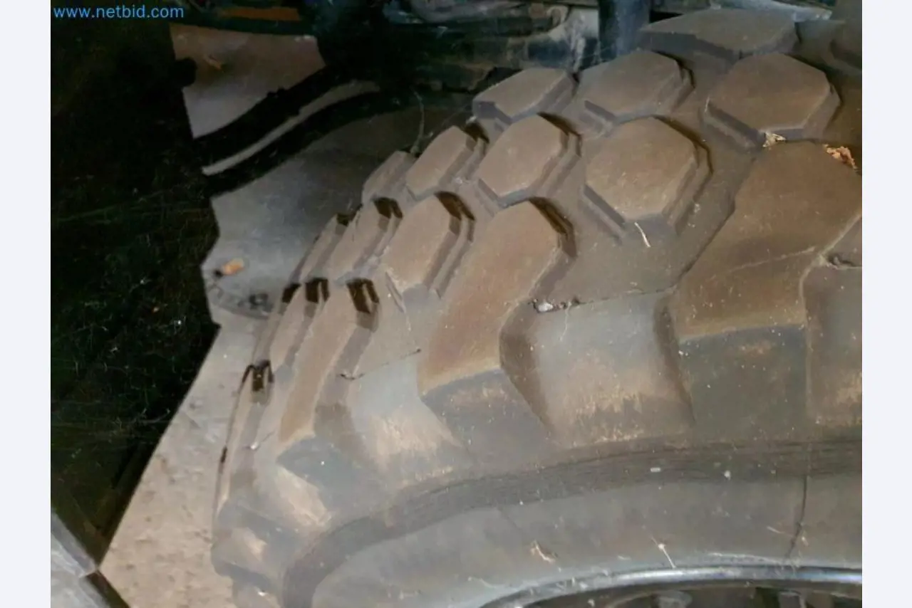 Likwidacja magazynu firmy usługowej, pojazdy, wyposażenie magazynu-49