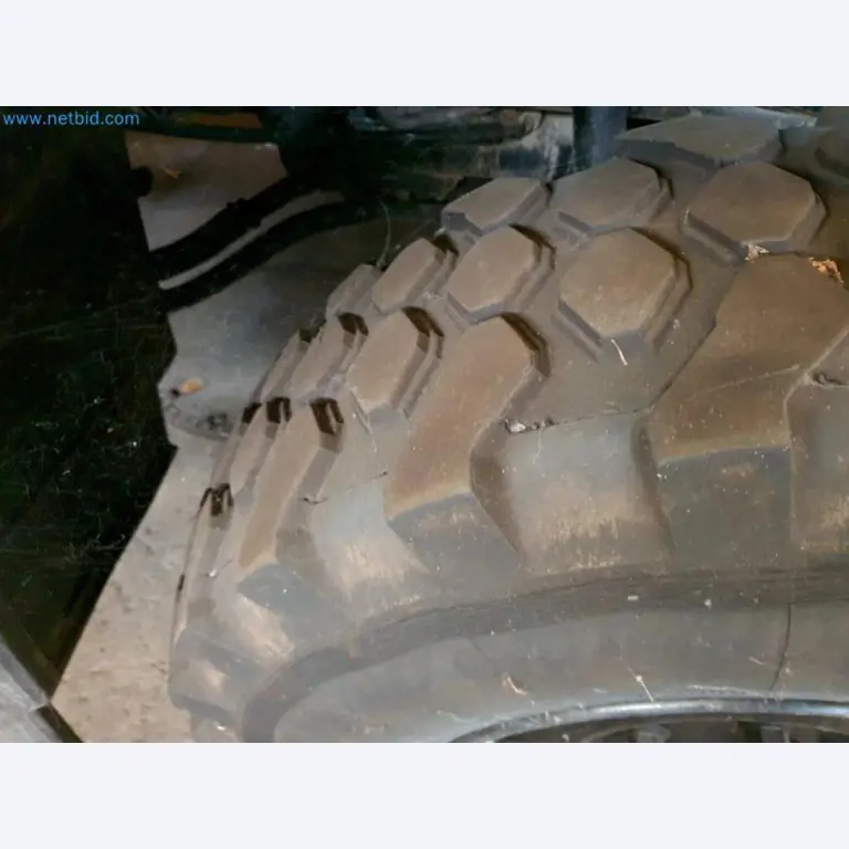 Likwidacja magazynu firmy usługowej, pojazdy, wyposażenie magazynu-49