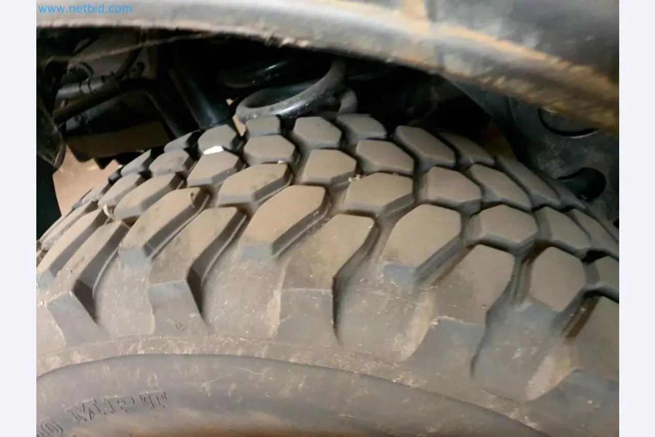 Likwidacja magazynu firmy usługowej, pojazdy, wyposażenie magazynu-50