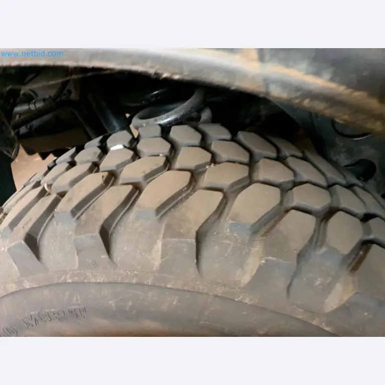 Likwidacja magazynu firmy usługowej, pojazdy, wyposażenie magazynu-50