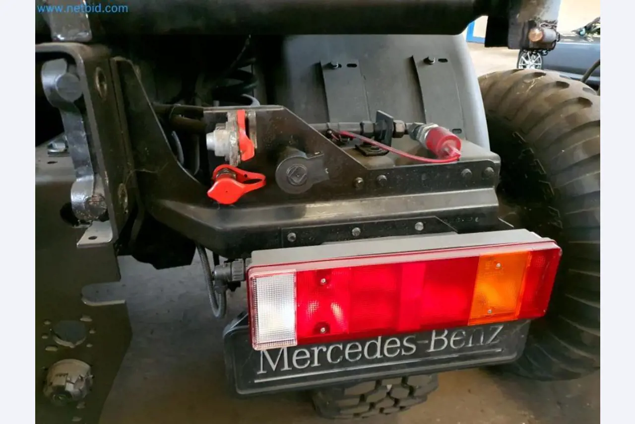 Likwidacja magazynu firmy usługowej, pojazdy, wyposażenie magazynu-51