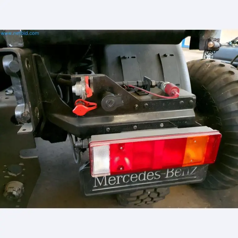 Likwidacja magazynu firmy usługowej, pojazdy, wyposażenie magazynu-51