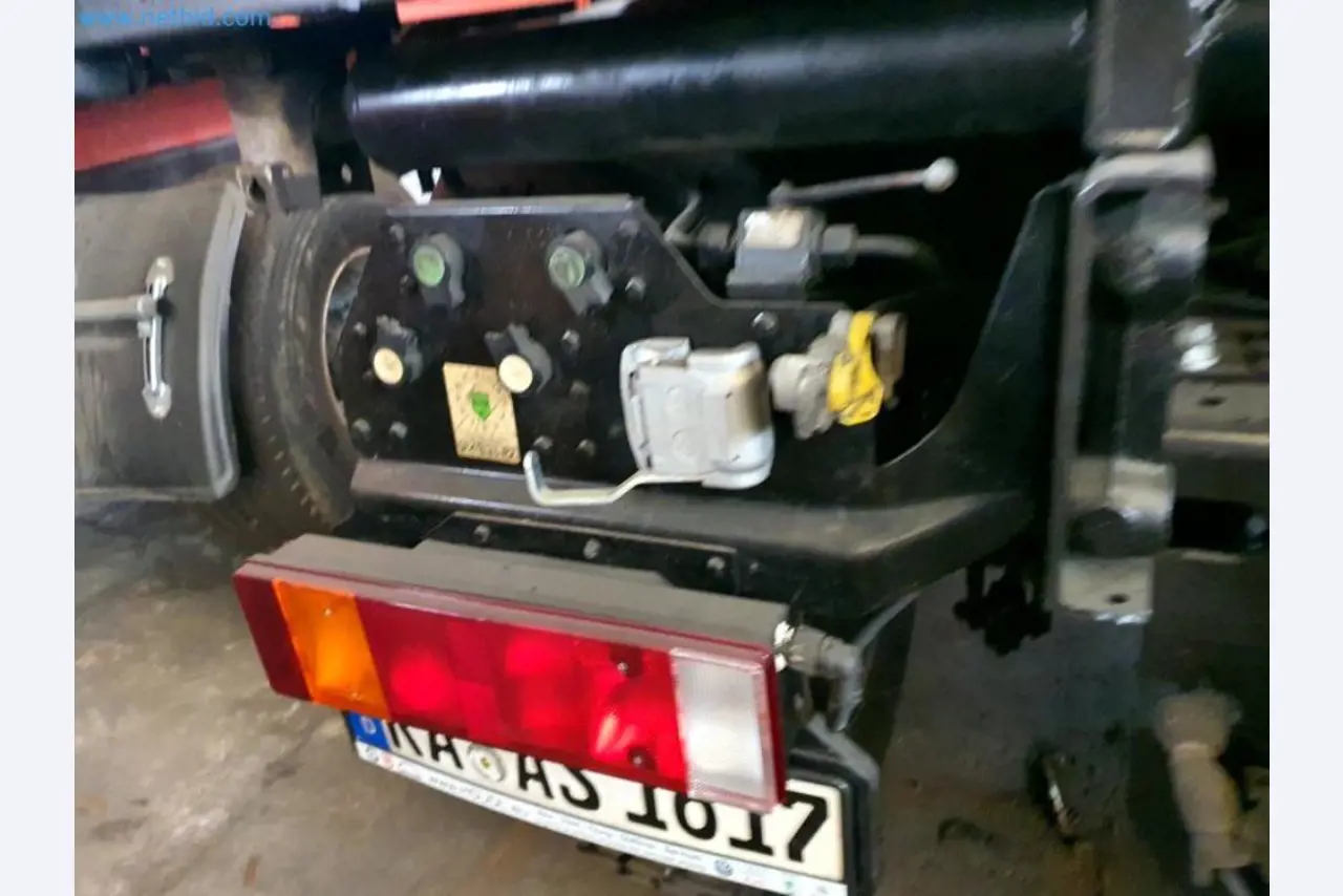 Likwidacja magazynu firmy usługowej, pojazdy, wyposażenie magazynu-52