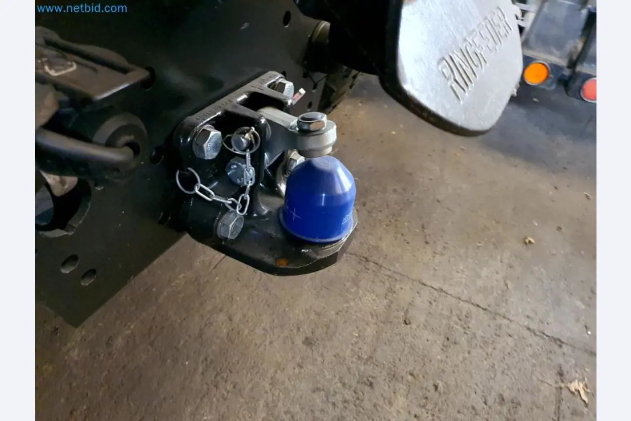 Likwidacja magazynu firmy usługowej, pojazdy, wyposażenie magazynu-53