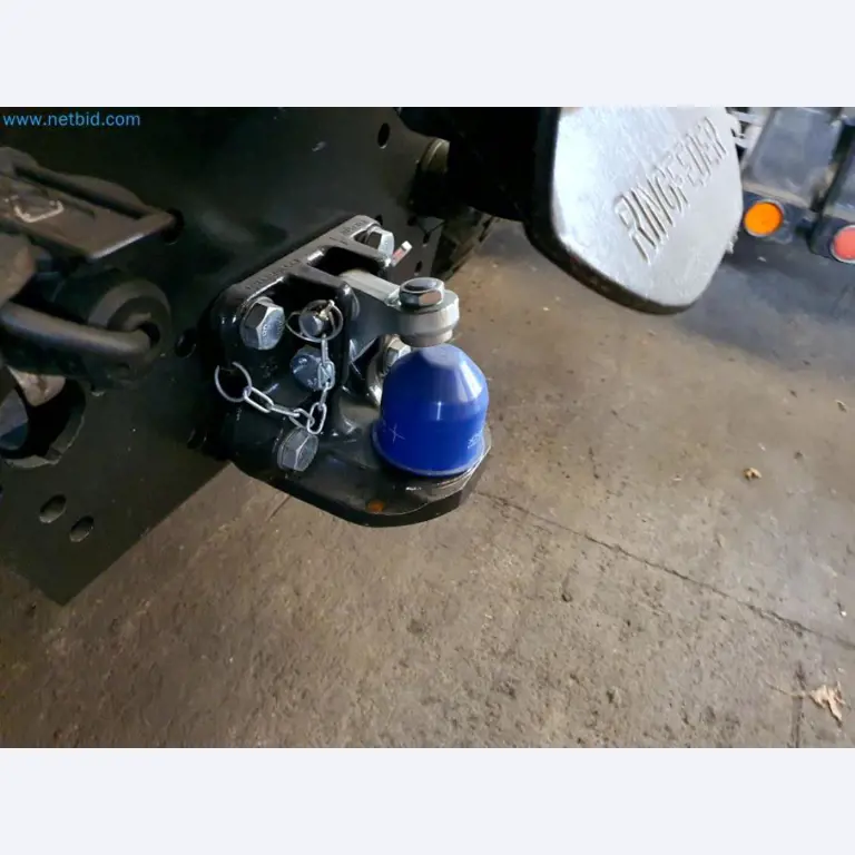 Likwidacja magazynu firmy usługowej, pojazdy, wyposażenie magazynu-53