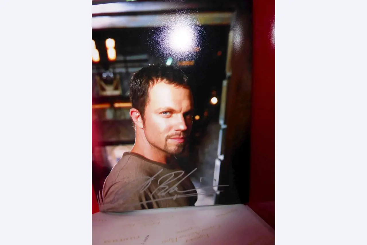 Autograph cards from film and series actors-19