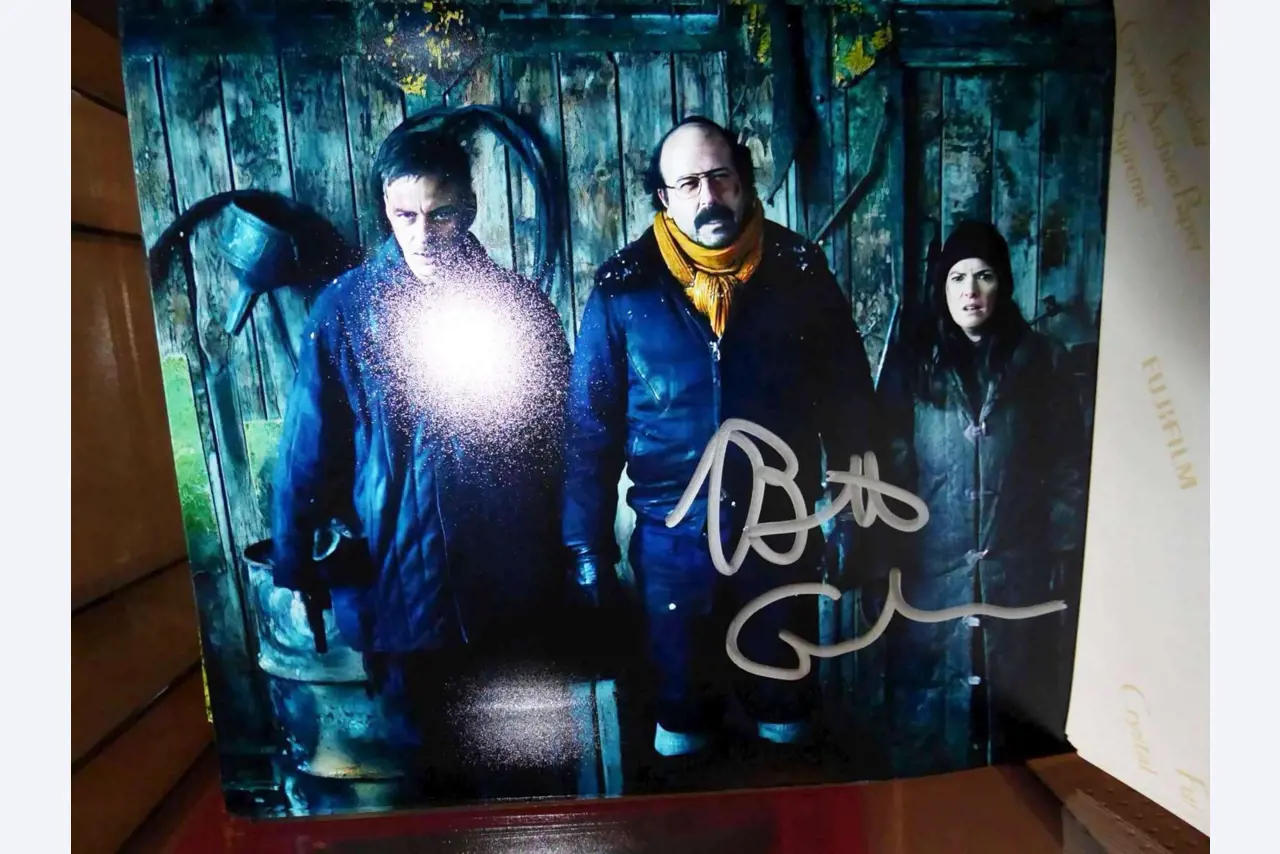 Autograph cards from film and series actors-22