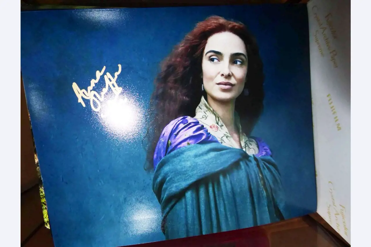 Autograph cards from film and series actors-23