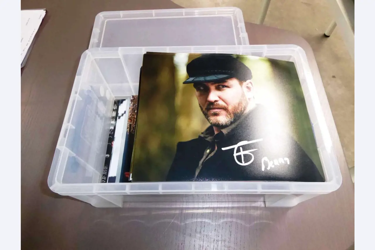 Autograph cards from film and series actors-26