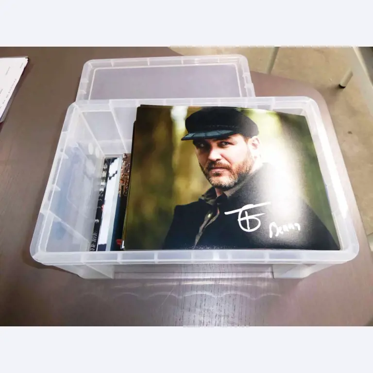 Autograph cards from film and series actors-26